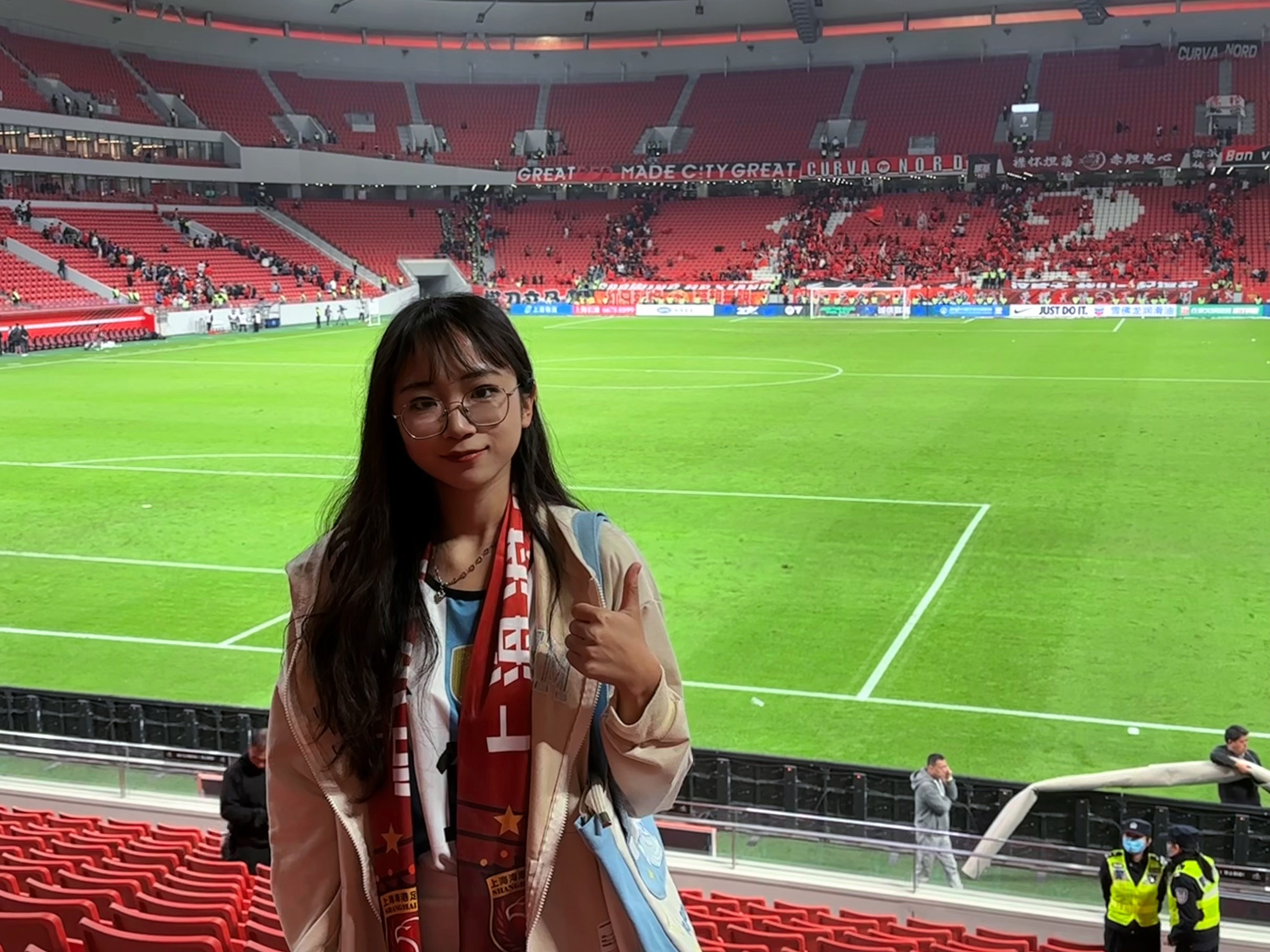 女球迷采访深爱梅西的蓝白十年忠粉今年6月她在工体圆梦