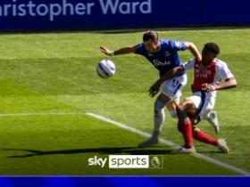 英超裁判争议频出，VAR再度成焦点