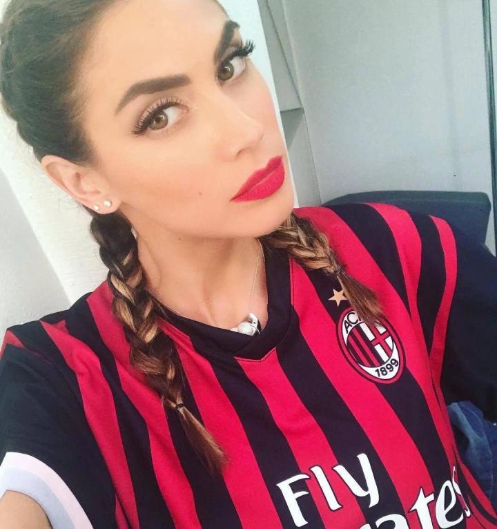 意甲豪门ac米兰最美女球迷!梅丽莎-萨塔是一名意.