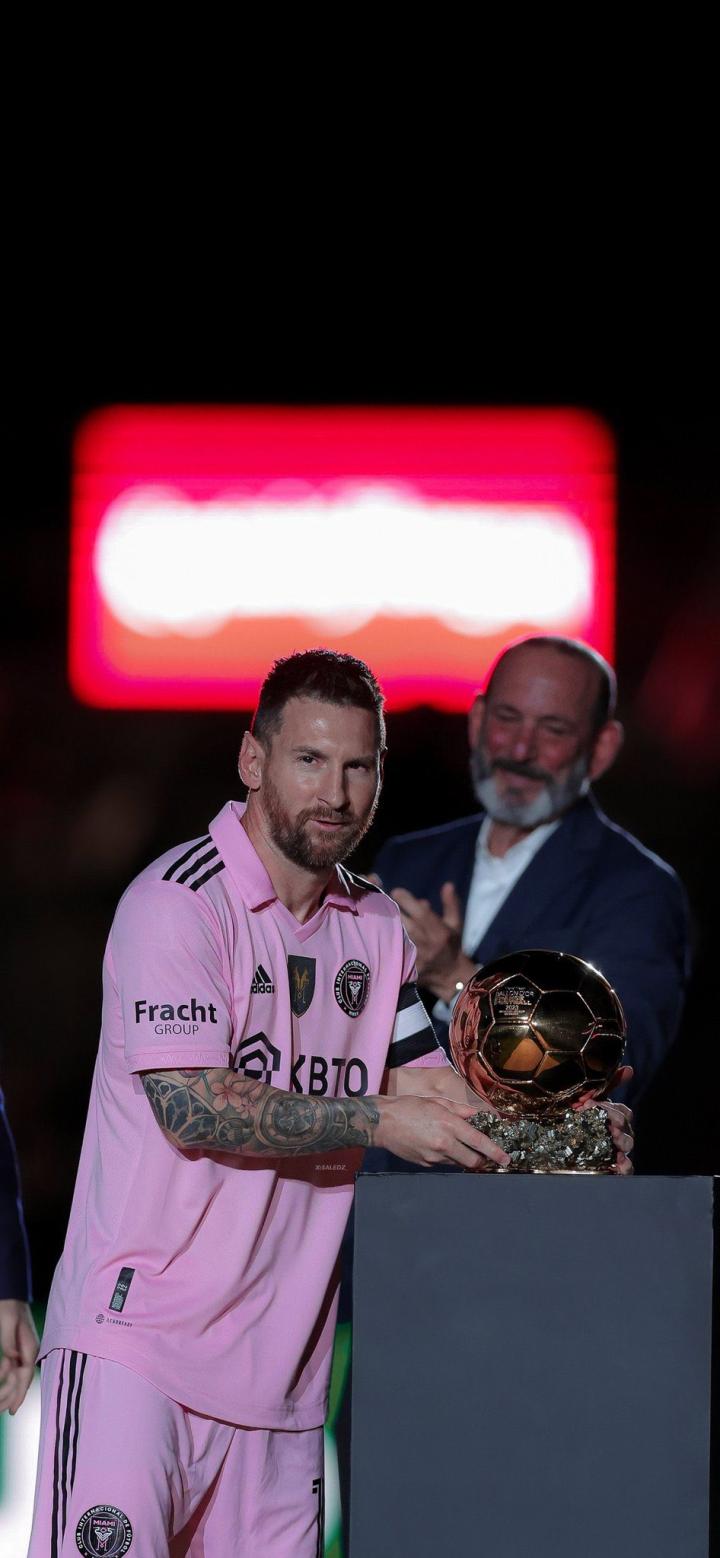 迈阿密国际友谊赛梅西举起了他第八座奖杯4k