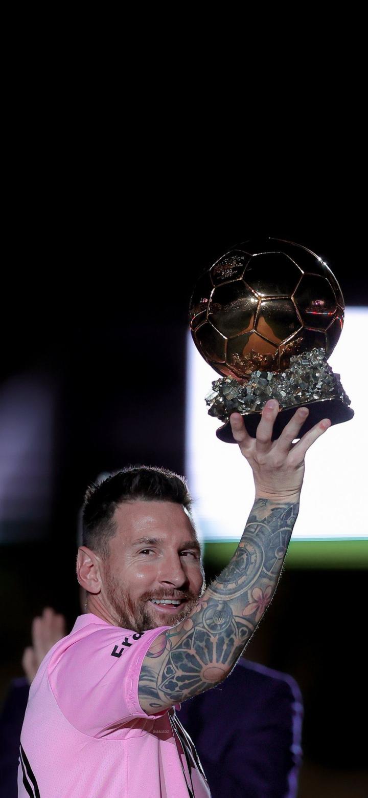 迈阿密国际友谊赛梅西举起了他第八座奖杯4k