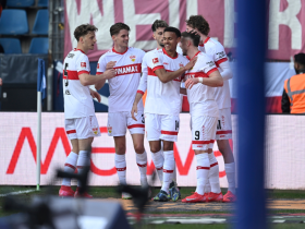 斯图加特大胜波鸿四球取胜