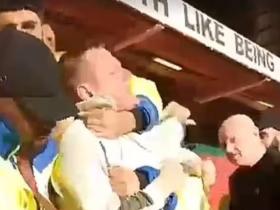 曼联球迷座位抗议事件引发关注