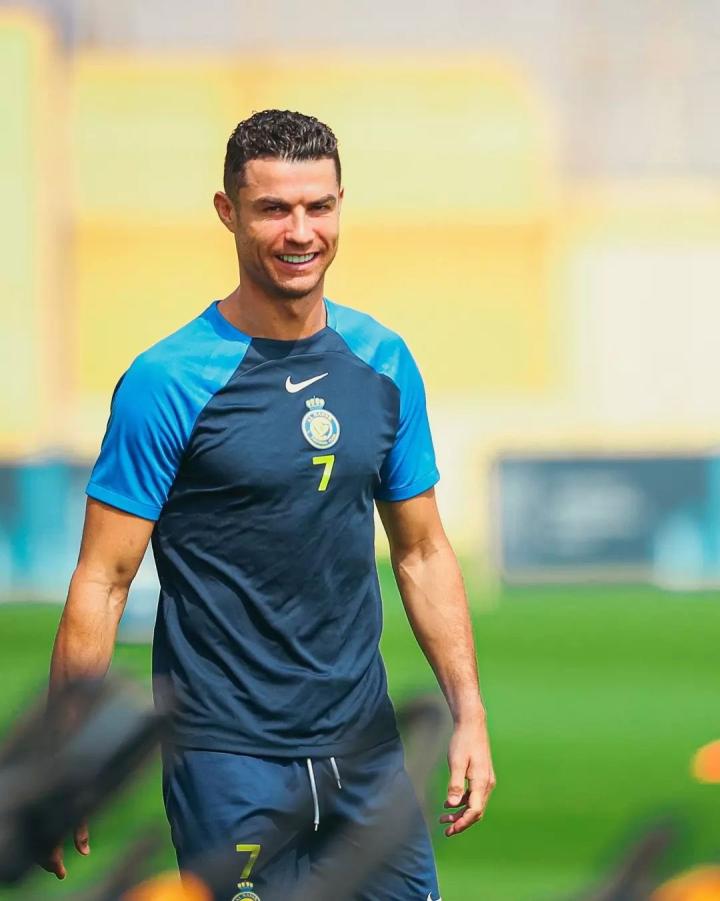 c罗今日训练笑容很甜