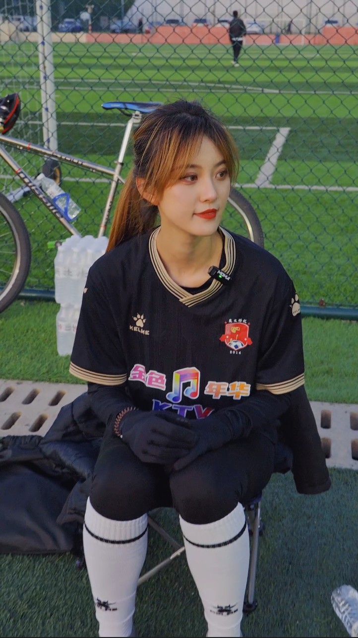 女球迷采访前职业女足运动员人美球风帅的大连妹子孙子七