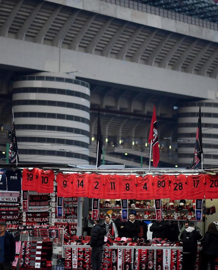 大巴黎球迷在米兰遭袭欧冠之夜蒙阴影昨天一名巴