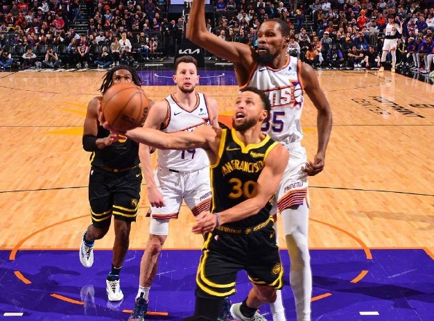 库里全场三分仅8中1得到16分3板6助,正负值-17|金州勇士|库里|懂球帝