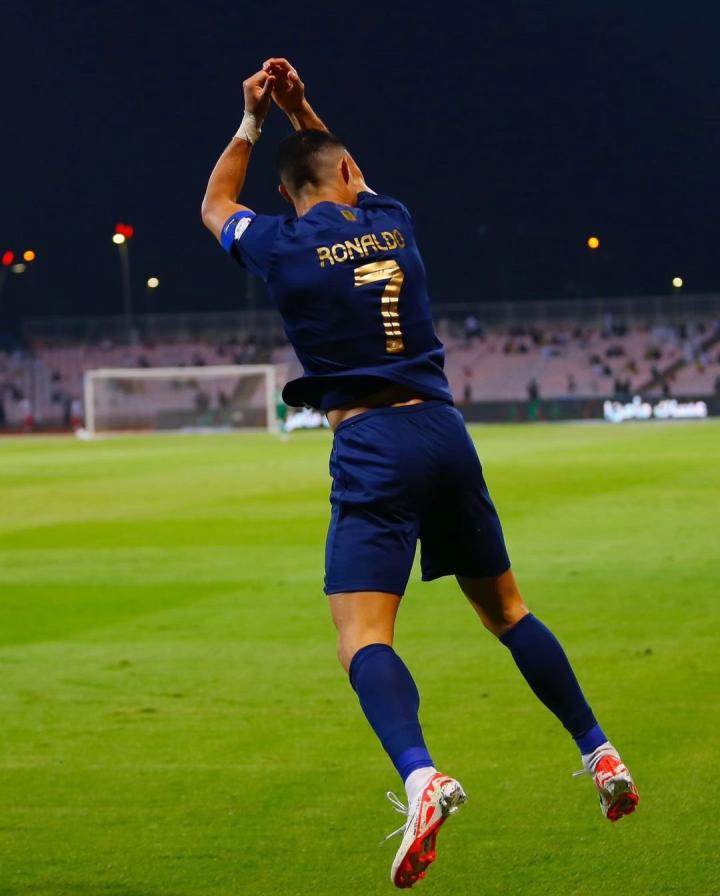 c罗进球后再现经典庆祝