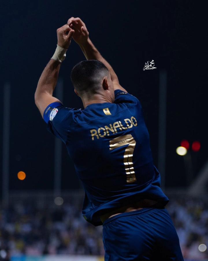 c罗进球后再现经典庆祝