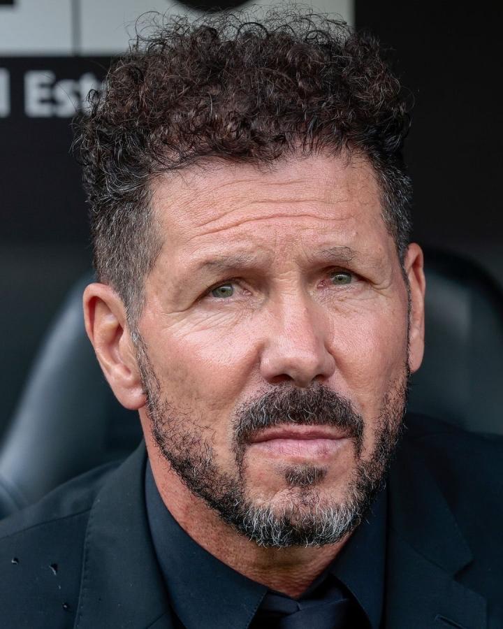 西甲官方ins发布一组图片回顾匪帅西蒙尼的马竞生涯