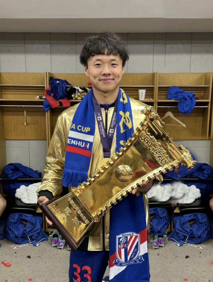 飘飘欲仙庆祝夺冠汪海健申花是冠军