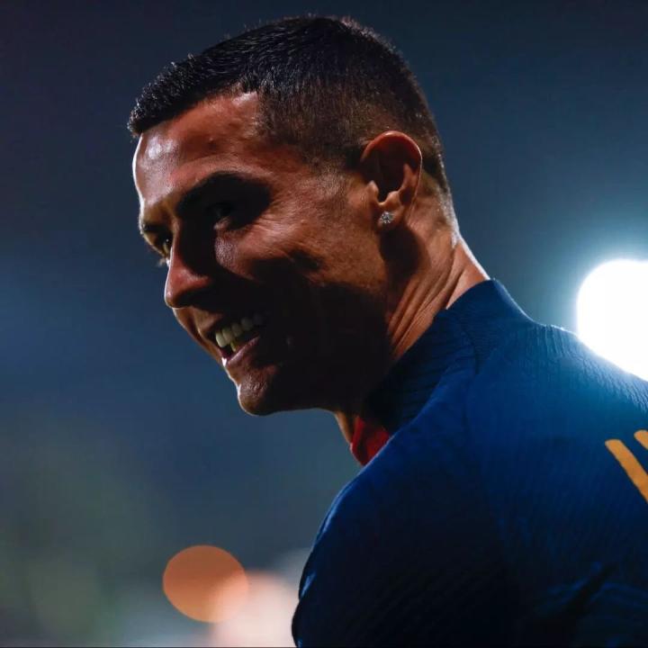 c罗回到国家队的第一次训练笑容满面