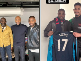 阿森纳传奇宋回访酋长球场 同萨利巴合影合照