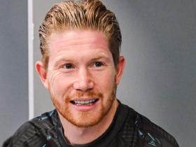 德布劳内在那不勒斯训练营的采访