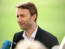 勒沃库森总监谈德甲争冠形势和维尔茨情况