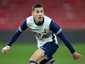 17岁小将泰-霍尔参加热刺一线队训练备战欧联杯