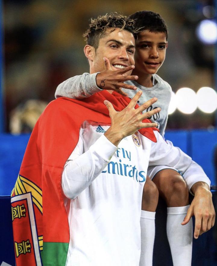 皇马足球记忆本期足球记忆白衣c罗帅图集