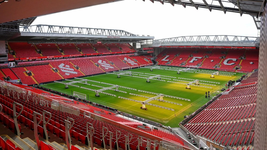 安菲尔德的重建工作在最近完成,球场看台容量扩充到61000人,这项工程