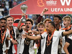 德国U17队员庆祝夺冠后表示希望在俱乐部得到更多登场时间