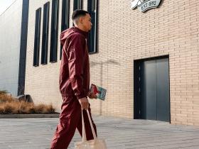 UFC选手平布莱特批评利物浦球员阿诺德