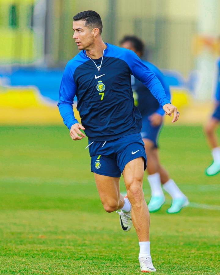 c罗今日训练笑容满面