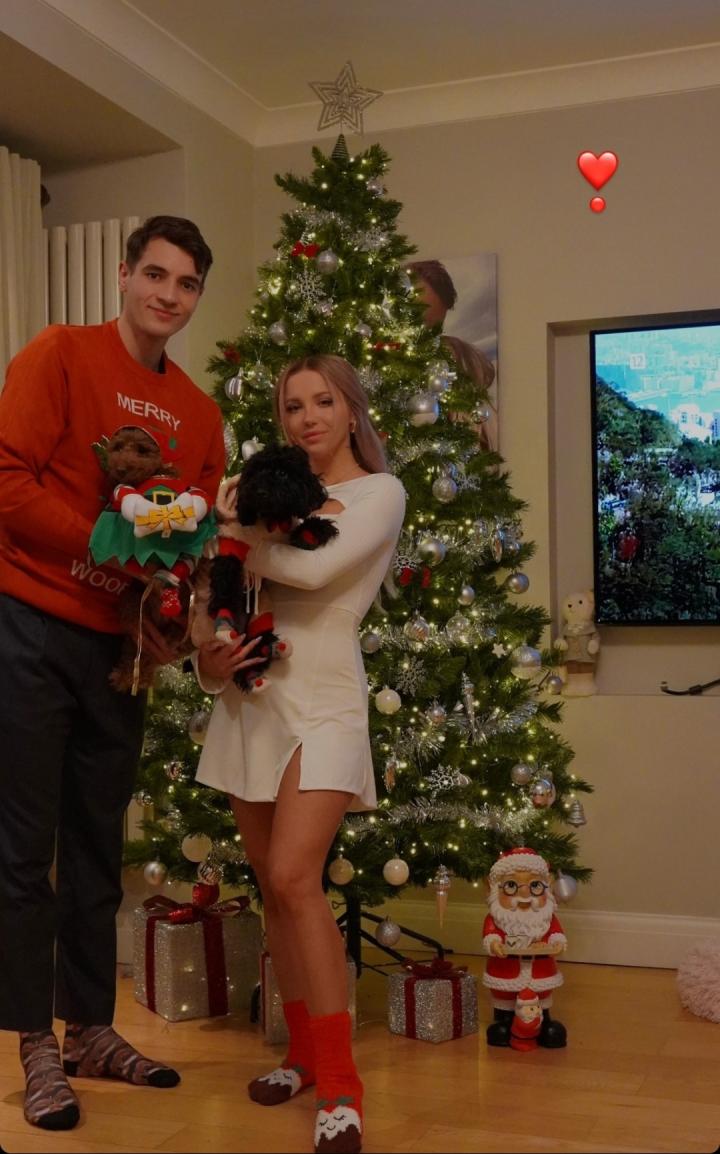 庆祝圣诞节，波兰众国脚晒出与家人的温馨合照|斯佩齐亚|阿森纳|波兰|朗斯|尤文图斯|那不勒斯|哥本哈根|阿斯顿维拉|西汉姆联|恩波利|什切青波贡|巴塞罗那|什琴斯尼|皮什切克|格罗西茨基|克雷霍维亚克|佩什科|弗绍维克|莱万多夫斯基|泽林斯基|法比安斯基|贝雷申斯基|弗兰科  ...