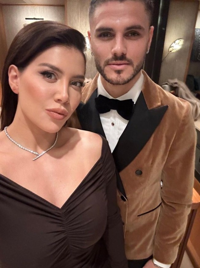 旺达亲自为伊卡尔迪颁奖&两人深情拥吻|加拉塔萨雷|伊卡尔迪|旺达|懂