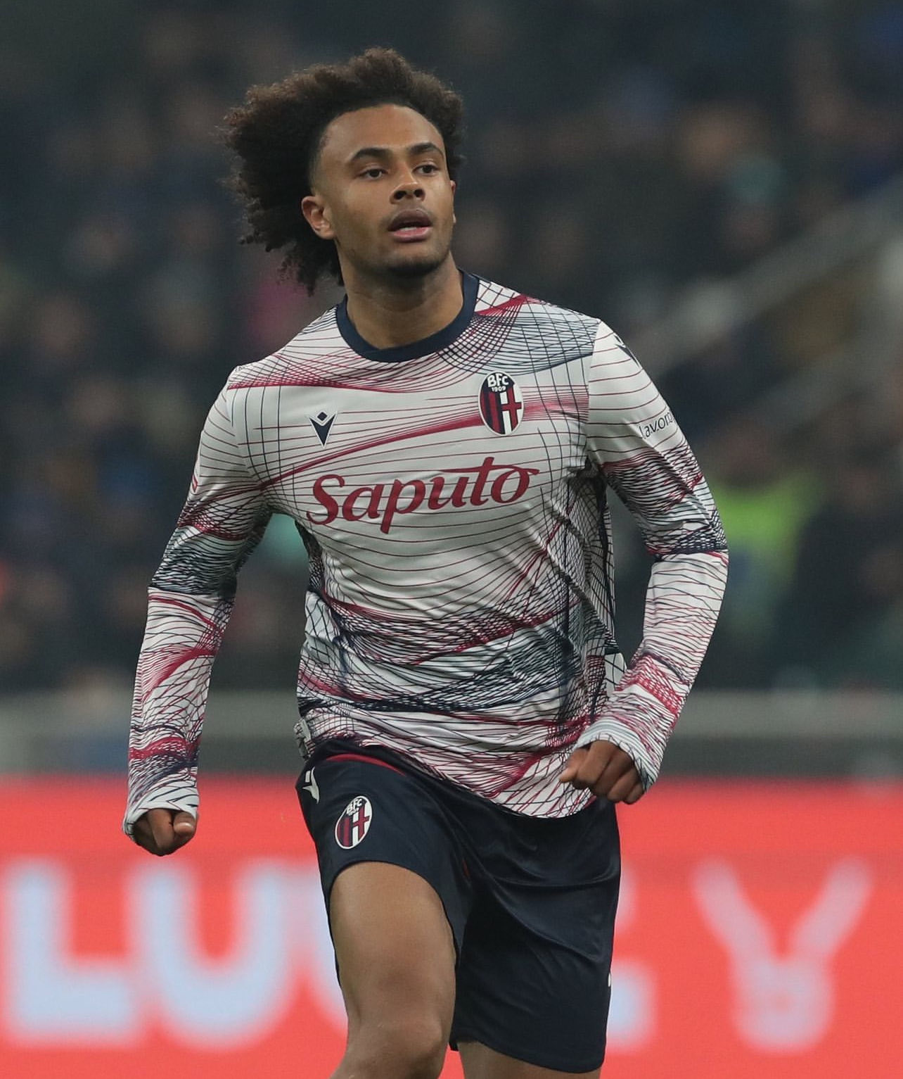 22岁的荷兰前锋齐尔克泽在对阵国际米兰的比赛里替