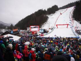 扬内兹-比约尔：从雪坡到足球场，斯洛文尼亚滑雪界的新希望