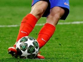 马竞球迷联合抗议小蜘蛛点球争议 利益团结共发声