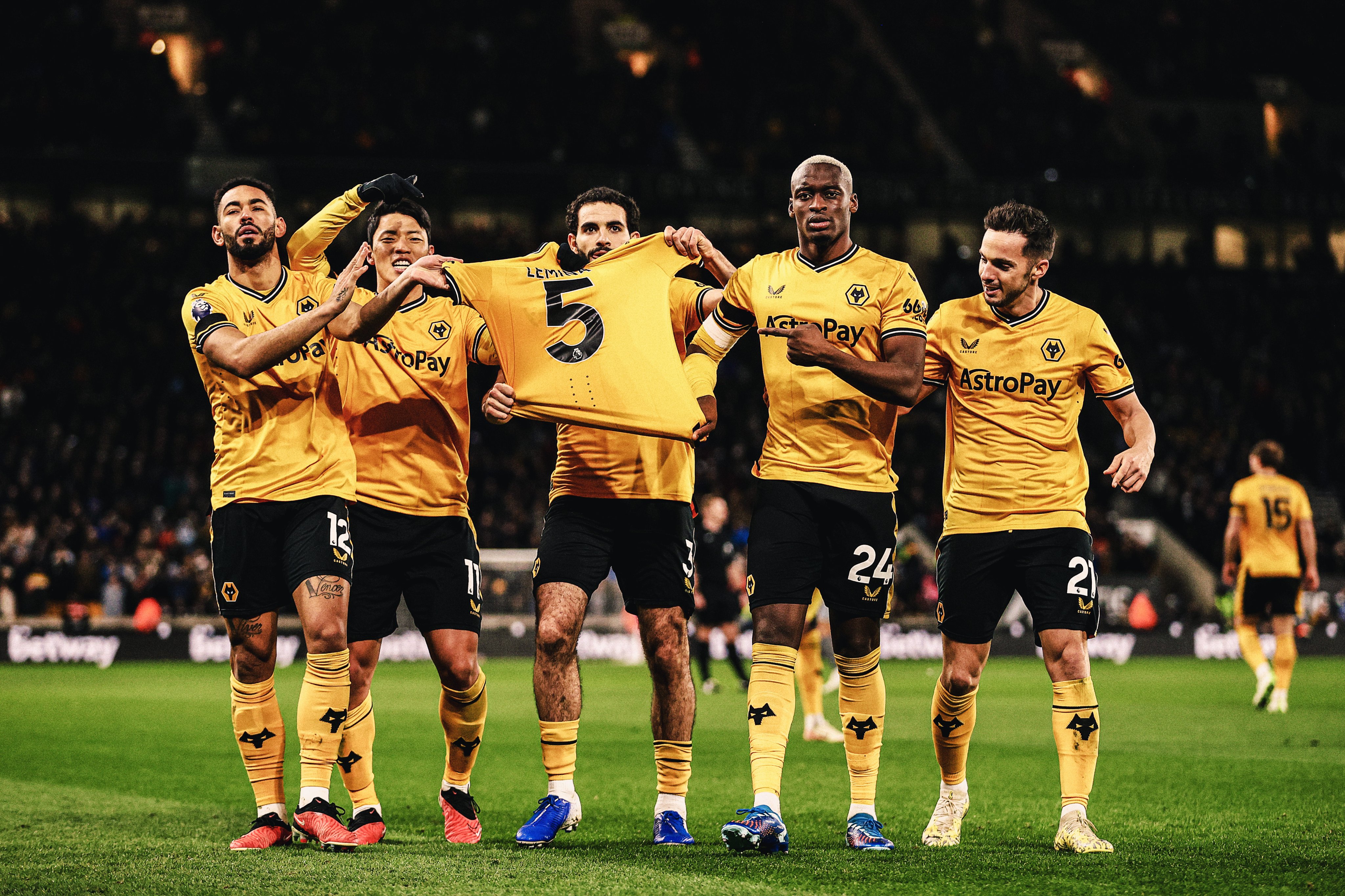 上半场,队长基尔曼门前捅射破门收.