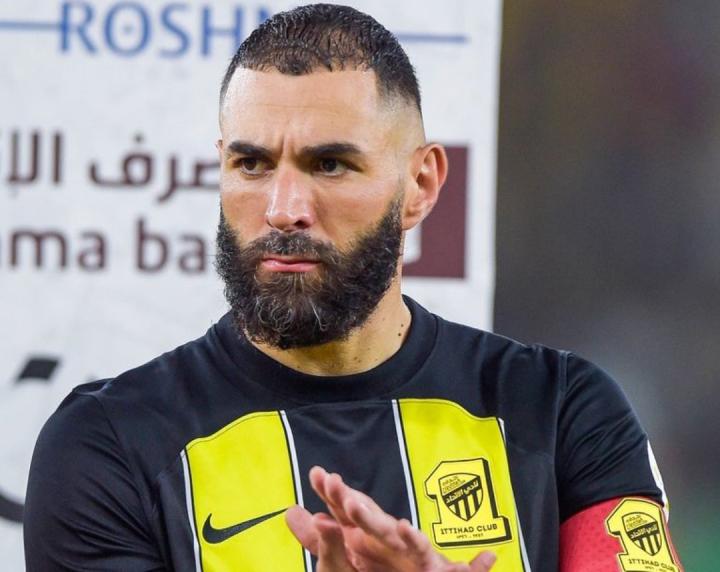 马卡本泽马未按期归队球员称因飓风被困毛里求斯