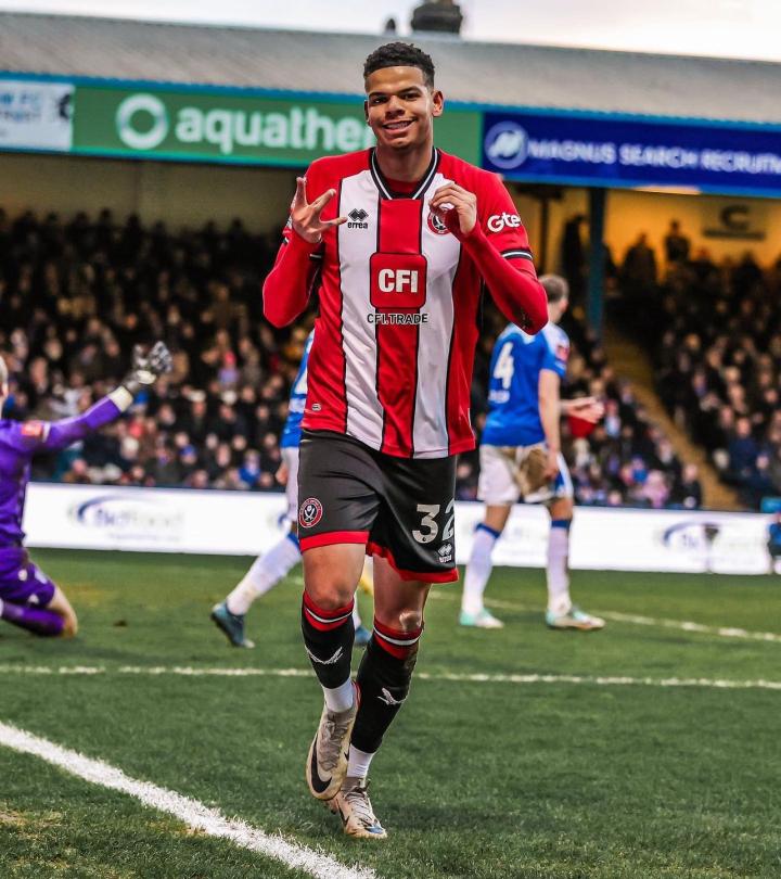 20岁的丹麦前锋奥苏拉在足总杯对阵吉林厄姆的比赛