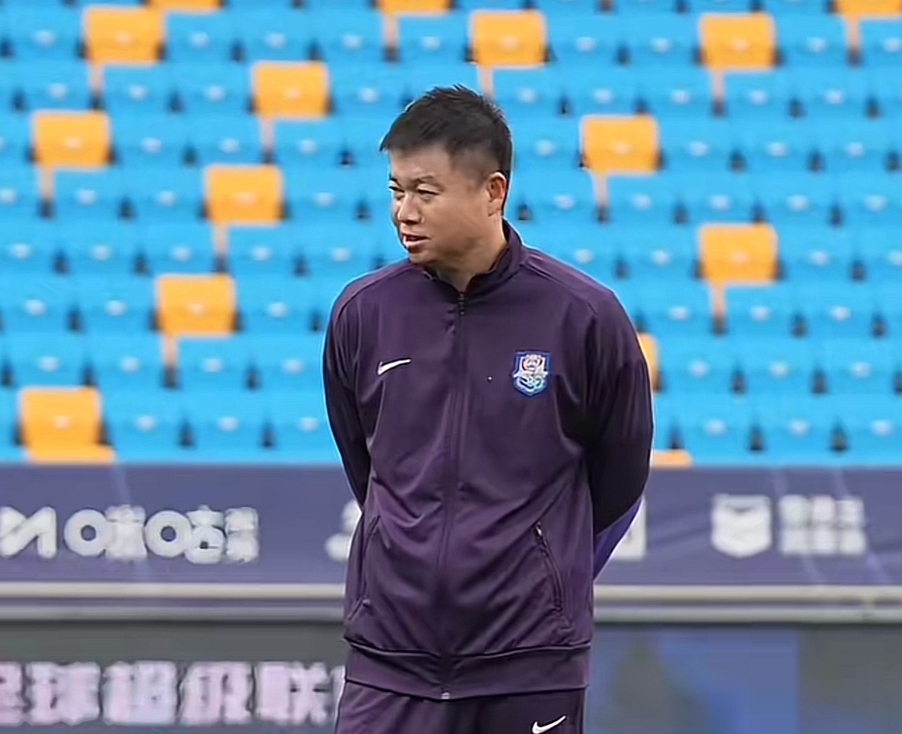 记者：昨天于根伟指导已经结束治疗，本周尝试复工