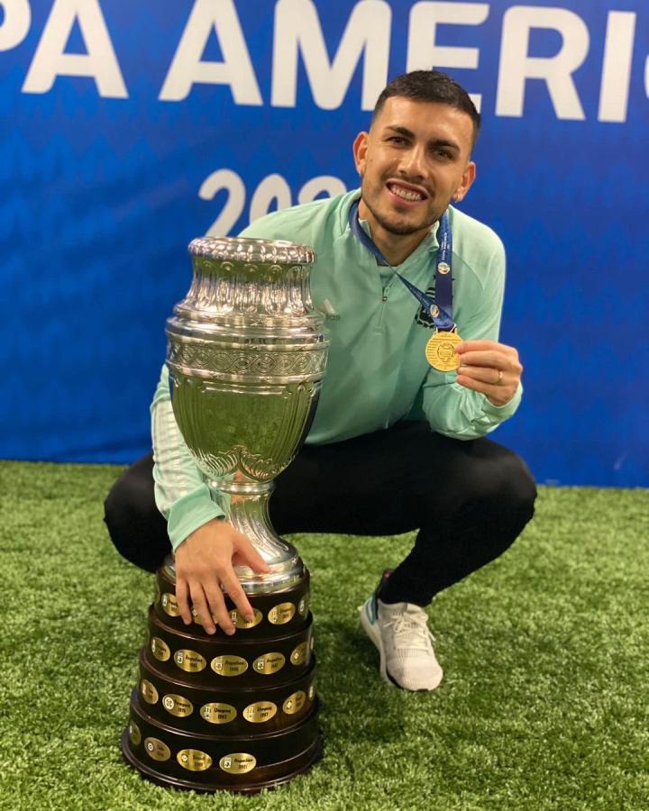 (图)2019美洲杯最佳阵容"小墙"帕雷德斯,被阿根廷球迷戏称为"梅西的右