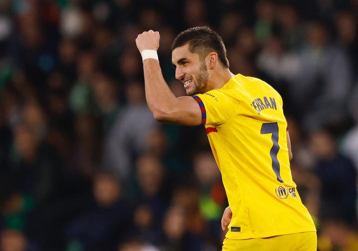 巴萨百场里程碑戴帽费兰托雷斯巴萨生涯首次上演