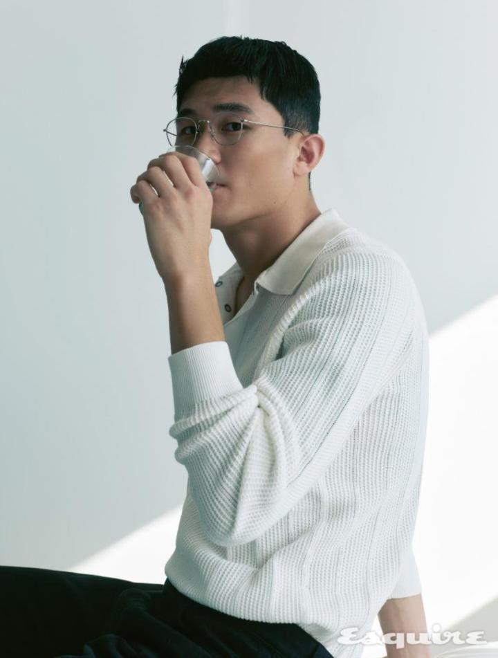 拜仁后卫金玟哉帅小伙儿