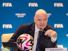 国际足联主席宣布对球迷种族歧视实施自动判负