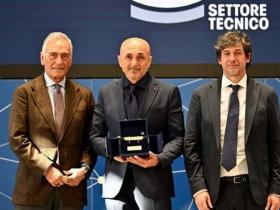 意大利男足最佳教练揭晓 斯帕莱蒂和格罗索获金银板凳奖