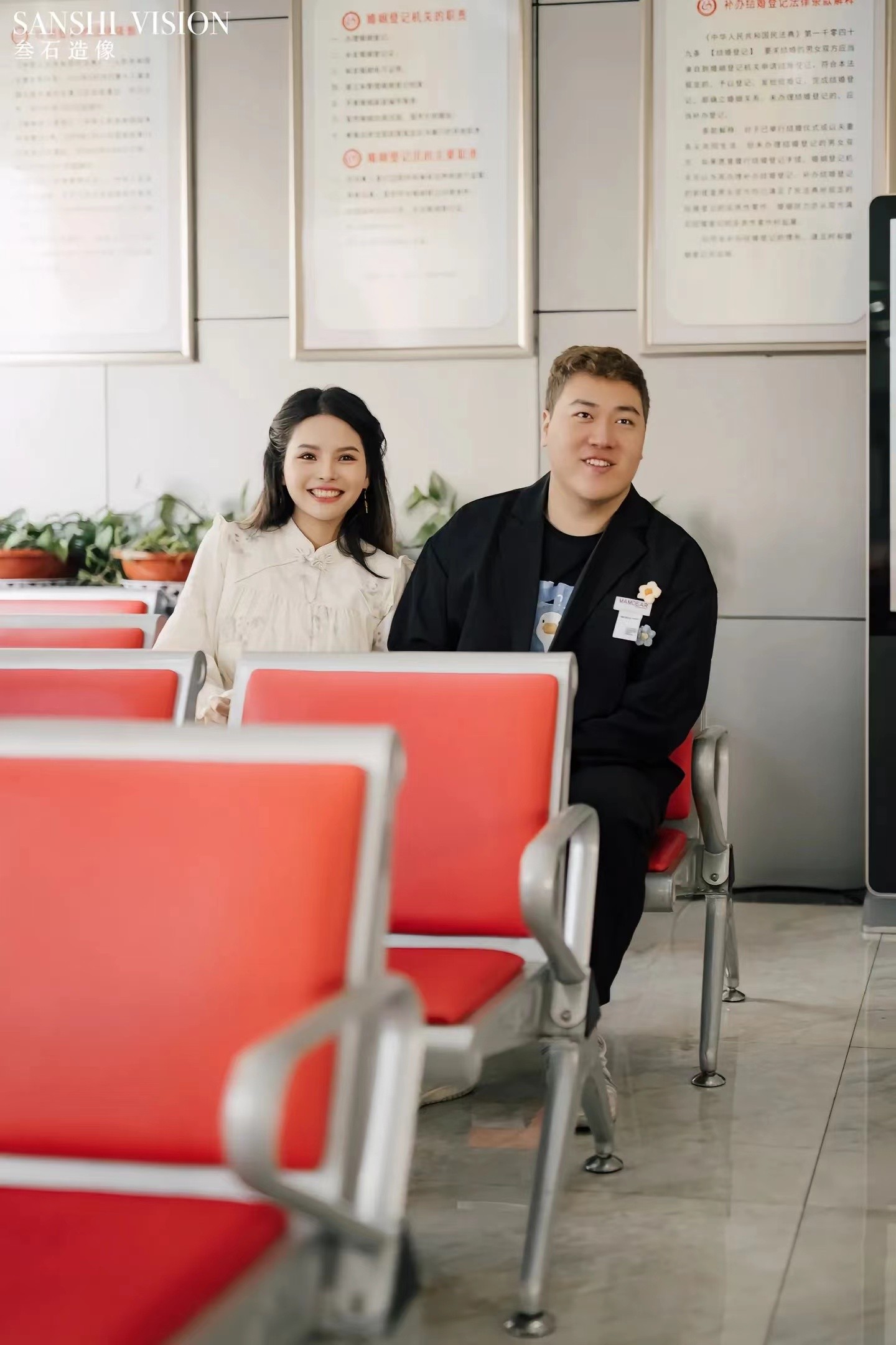 祝福斯诺克球手颜丙涛与越南妻子正式领证