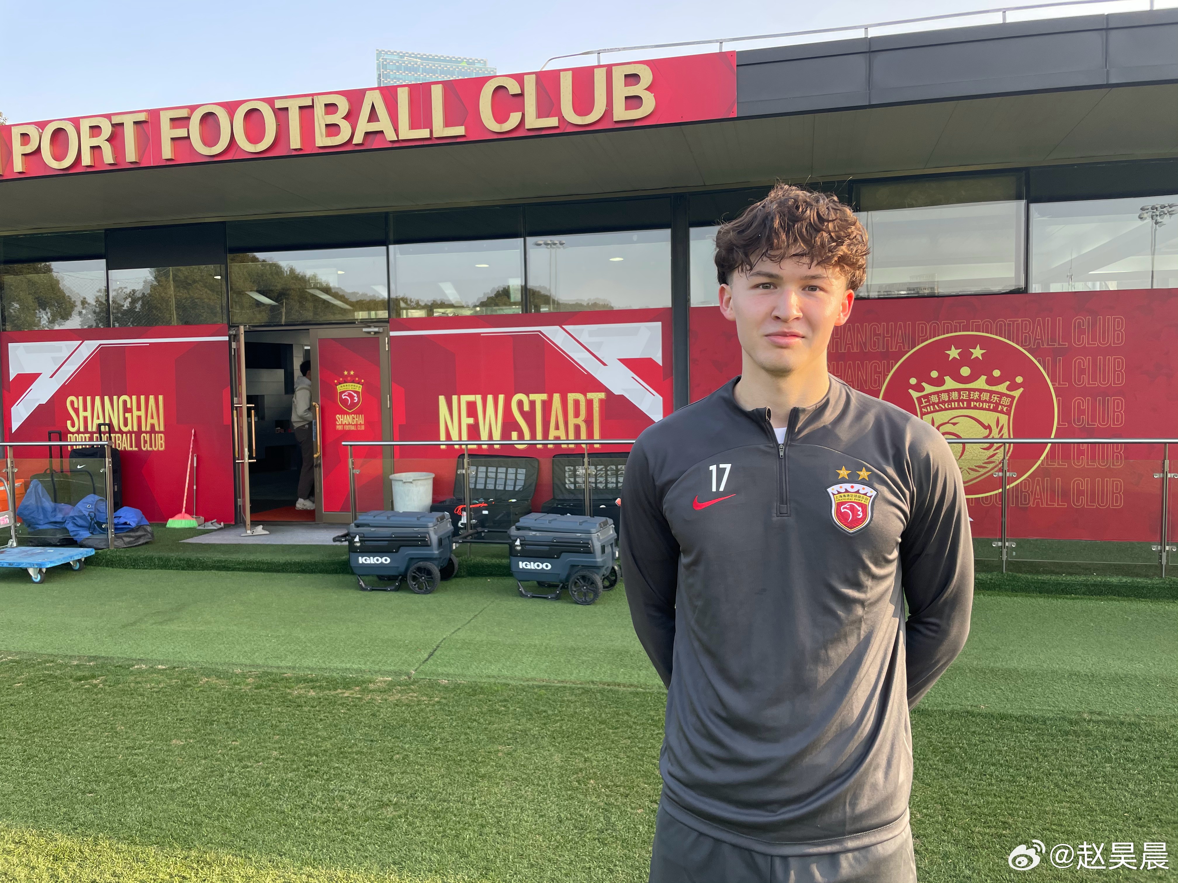 海港新闻官古斯塔沃新赛季穿9号茹萨22号沈子贵17号