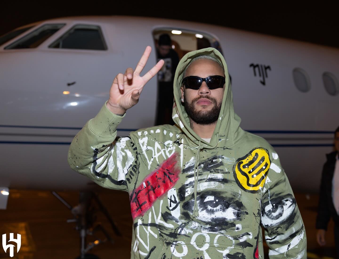 继续养伤,内马尔抵达利雅得,受到盛情欢迎