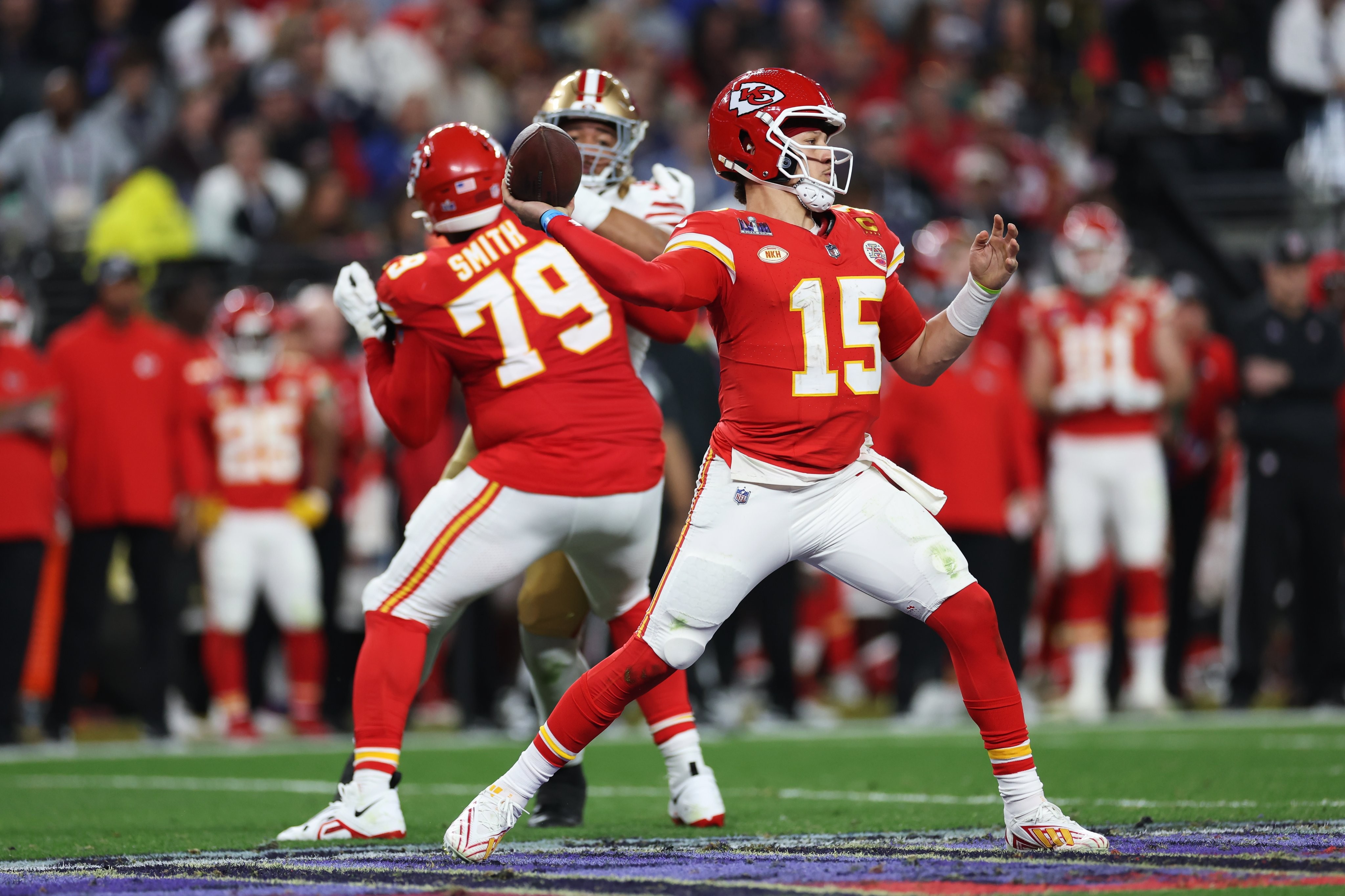 第58届超级碗酋长加时绝杀49人捧杯马霍姆斯实现卫冕