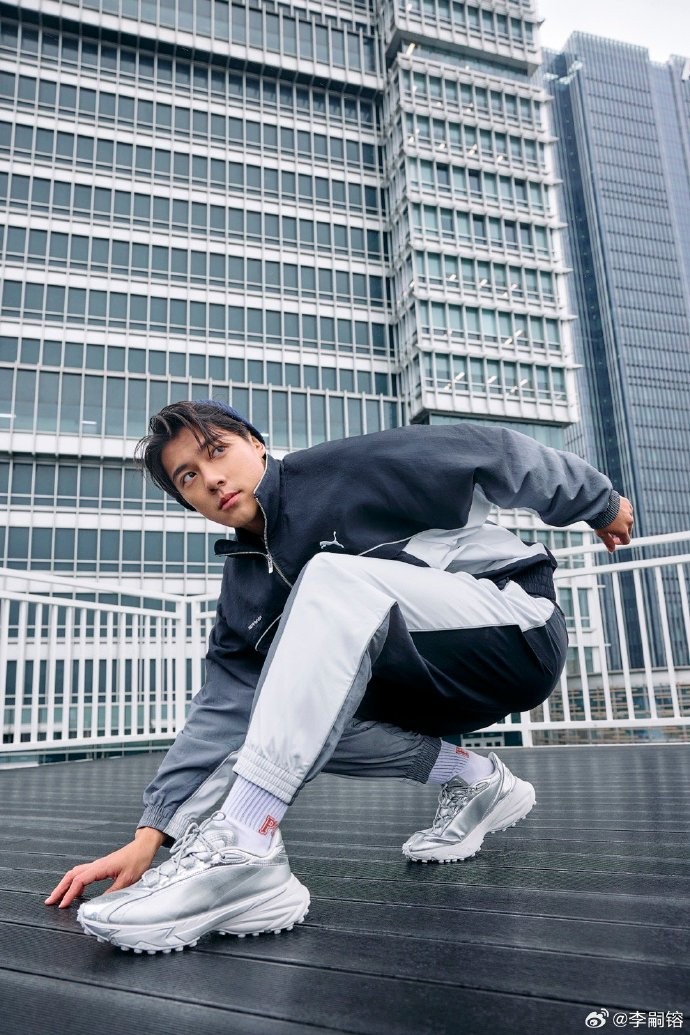 留洋球员李嗣镕发布酷帅街头写真