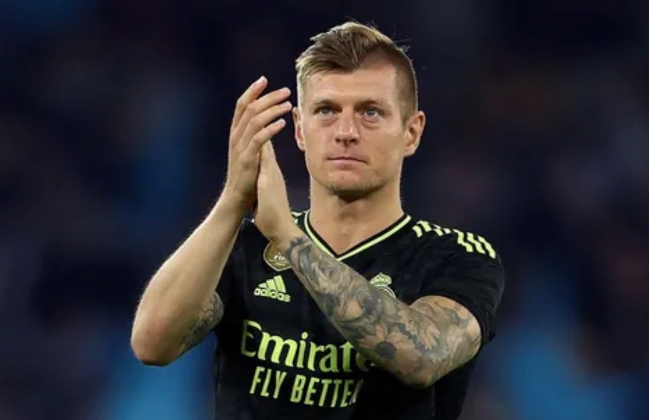 六台记者克罗斯想留在皇马再踢一个赛季