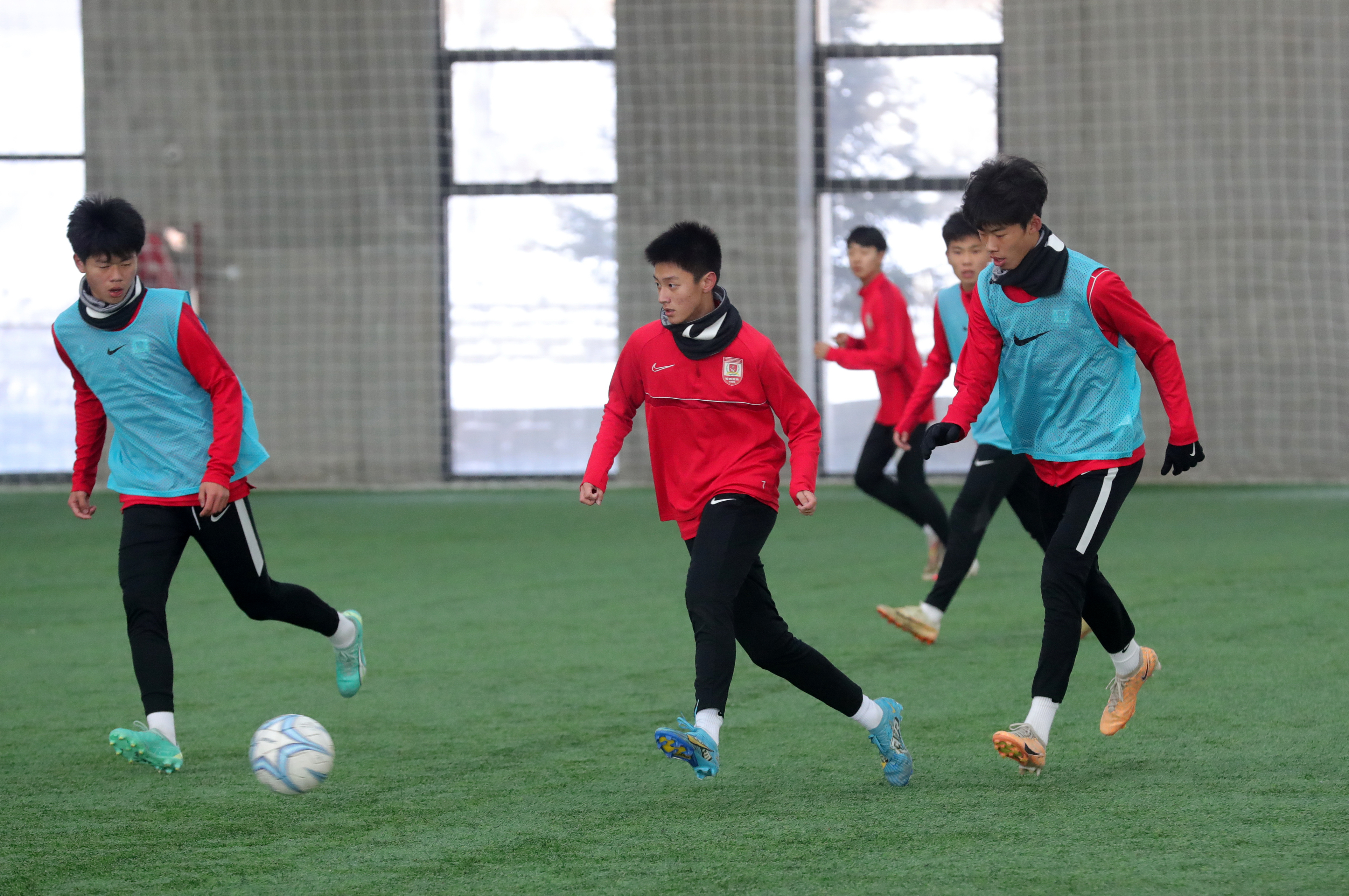 亚泰u16队在基地训练因有赛事任务,长春亚泰u17和u15队一直在清远备战
