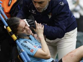 西班牙女边裁Guadalupe Porras比赛中受伤