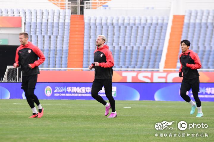 泰家兄弟主演2024中超首秀亚泰瑞龙迎春期待好结果