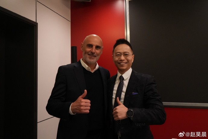 都是利物浦球迷穆斯卡特赛后和解说员詹俊交流