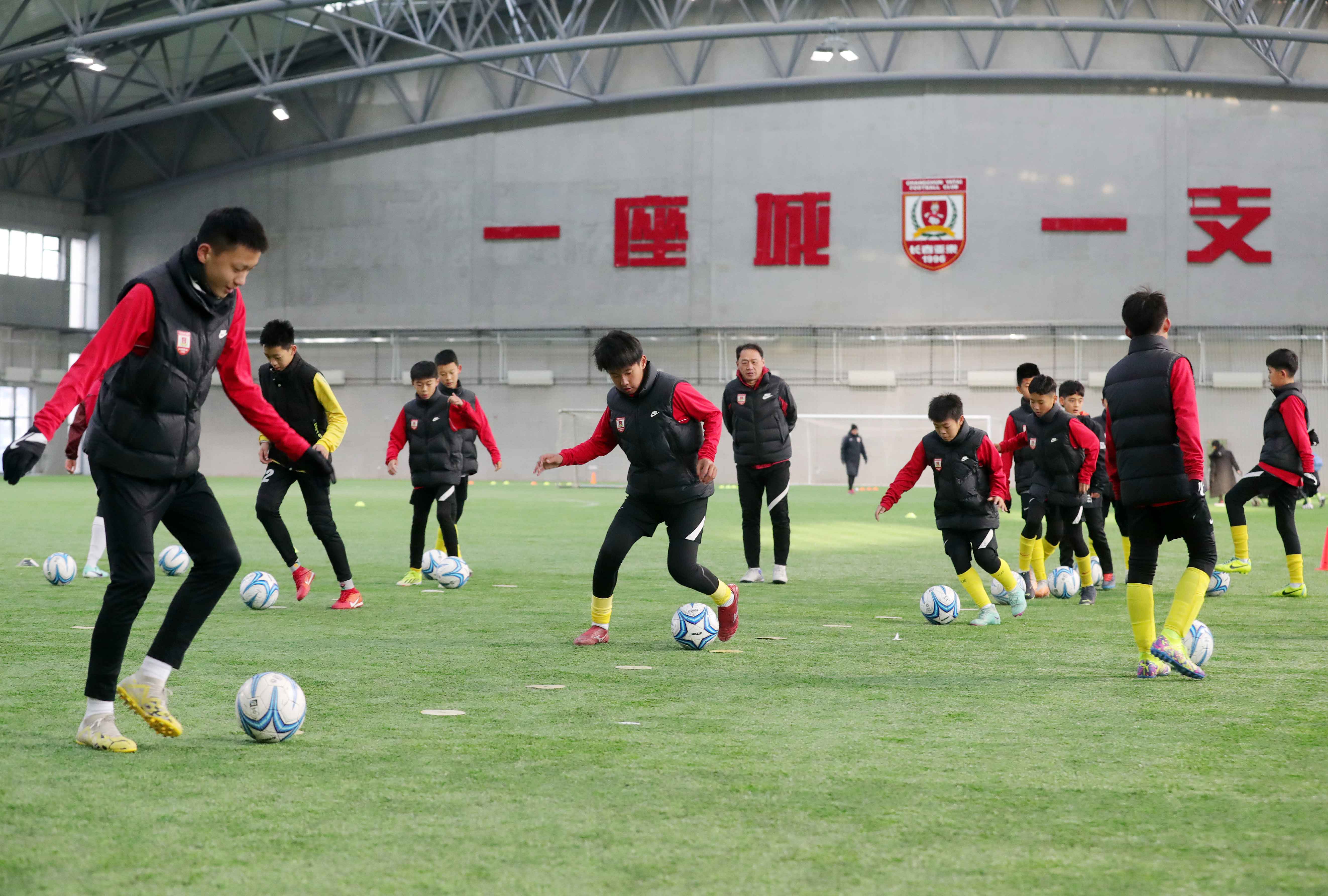 长春亚泰三支梯队回归大本营净月基地热闹起来